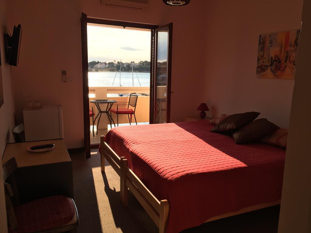 Guest House Punta Grzan Petrcane Værelse billede